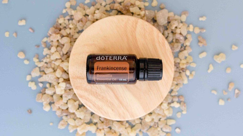Флакон масла ладана dōTERRA на кусочках смолы
