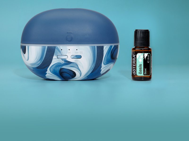 Диффузор и эфирное масло dōTERRA на бирюзовом фоне