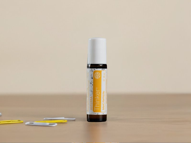 Роллер «Мыслитель» dōTERRA на столе