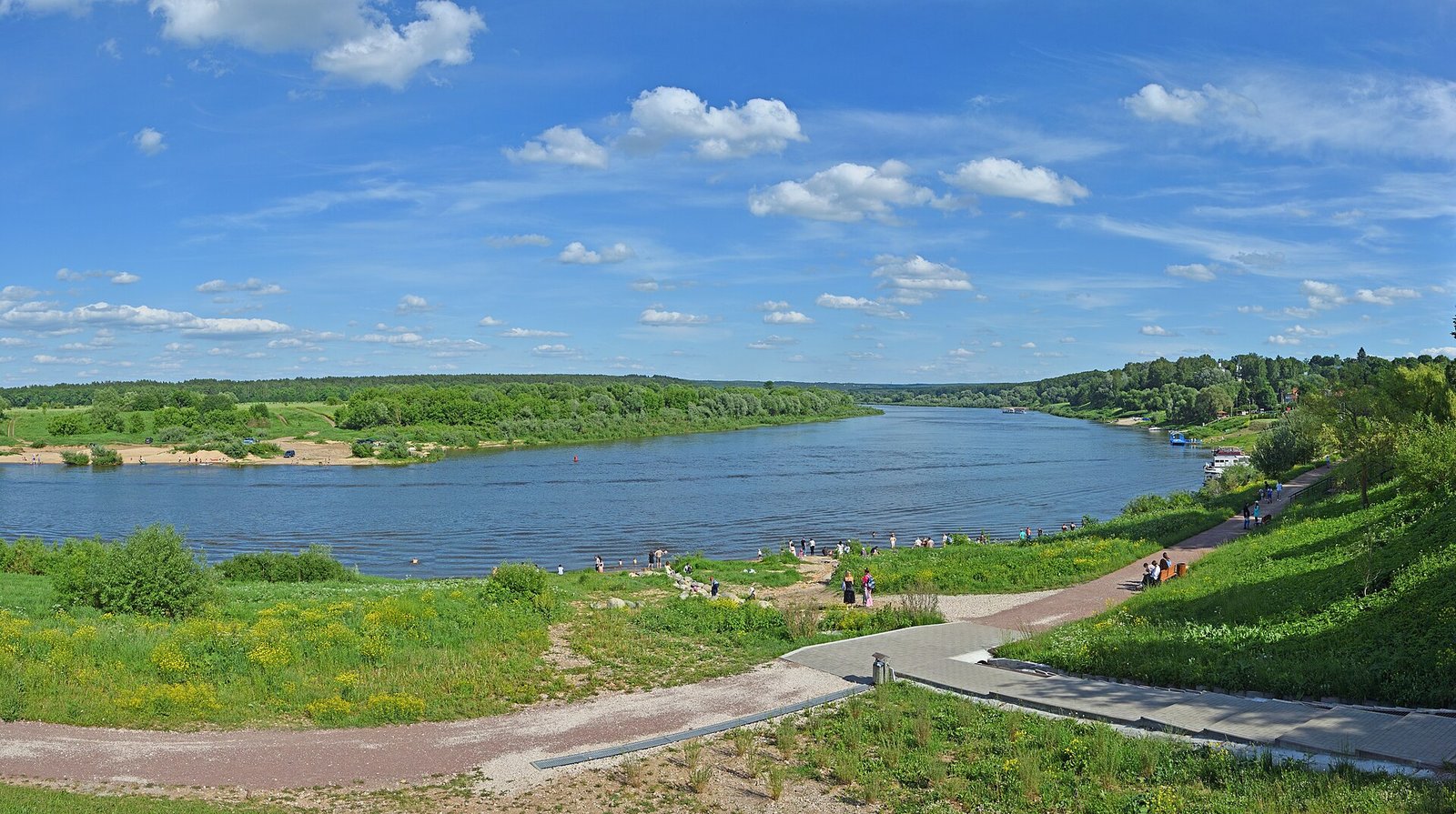 Ока у Тарусы в солнечный летний день